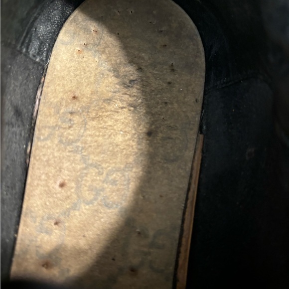 Classic Authentic Black Gucci Sneakers - Picture 11 of 16